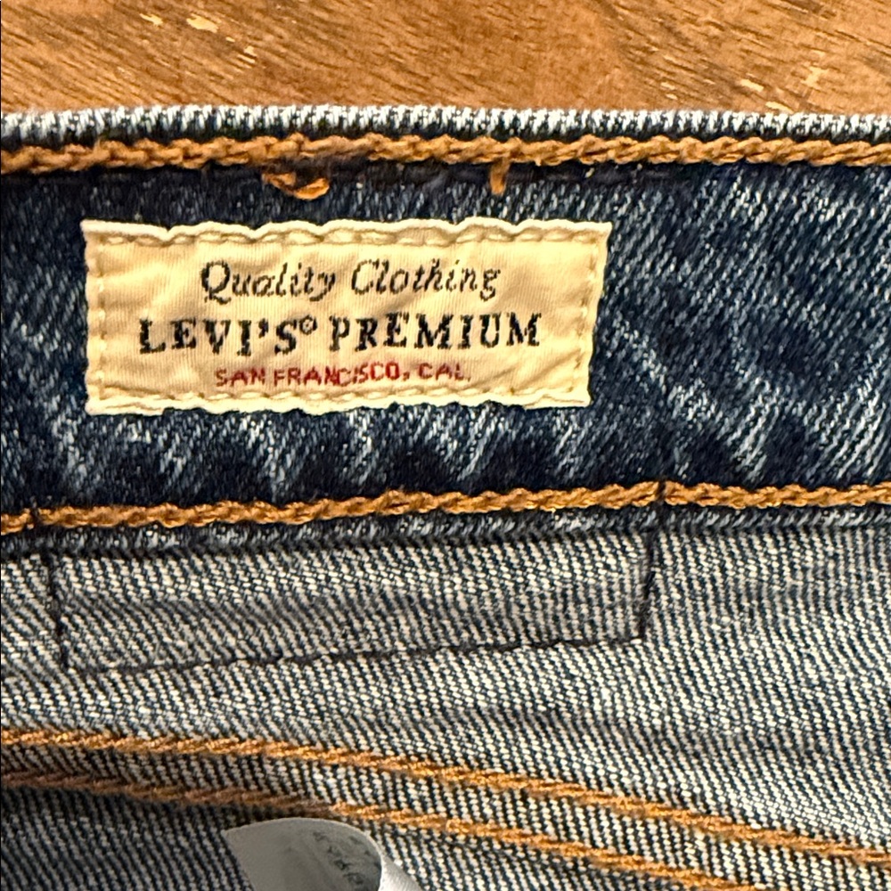Levi's High Rise Blue Jeans - Picture 2 of 6